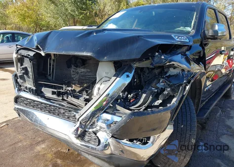 2019 Ram 1500 Laramie 4X4 5'7 Box из США, поврежденный, VIN 1C6SRFJT1KN715716